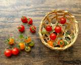 A picture of step 1 of Micro Tomatoes and Fruits Salad.