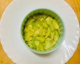 A picture of step 1 of Avocado and tuna salad.