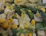 A picture of step 3 of Healthy salad with spring onions, sweetcorn, avocado, baby spinach and little gem lettuce.