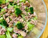 A picture of step 3 of Broccoli Salad with Tuna, Arugula and lentils.