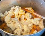 A picture of step 4 of Cauliflower and Chicken Curry:.