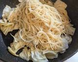 A picture of step 5 of ★ Cabbage and Anchovies Spaghetti with Hot spring egg★.