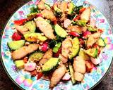 A picture of step 6 of Salad with smoked haddock, avocado and radish.